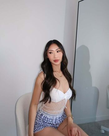 Ena lor hmong image