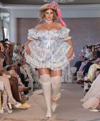 Erinmhk page 3 image