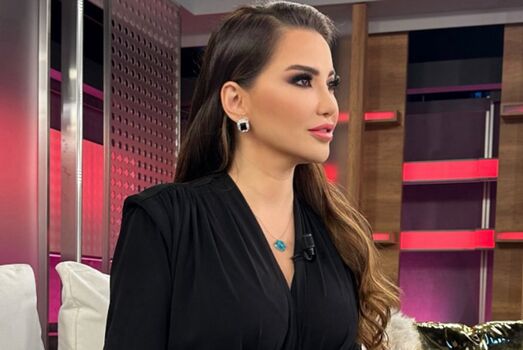 Esra ezmeci image