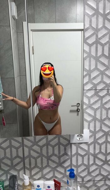 Esracicekk0 image