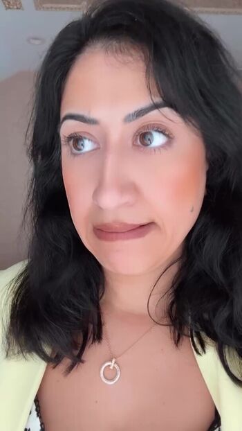 Estee palti image