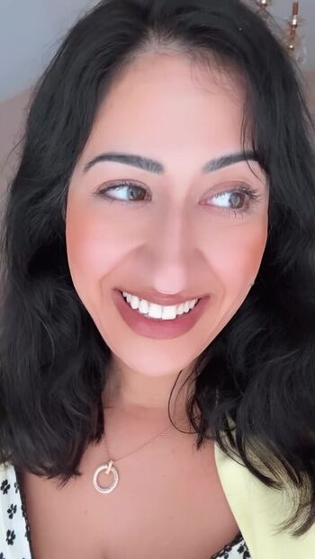 Estee palti image
