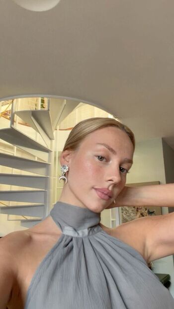 Ester exposito image