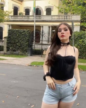 Estrella danielle image