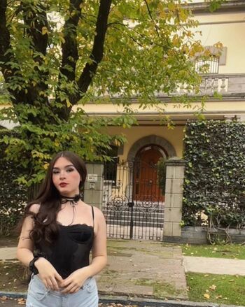 Estrella danielle image