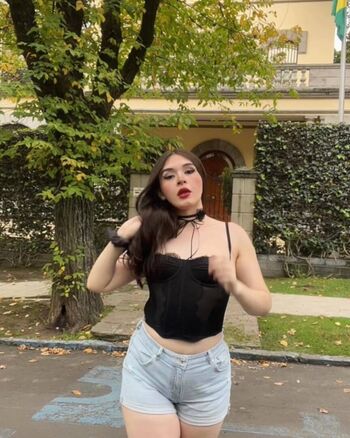 Estrella danielle image