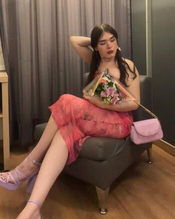 Estrella danielle image