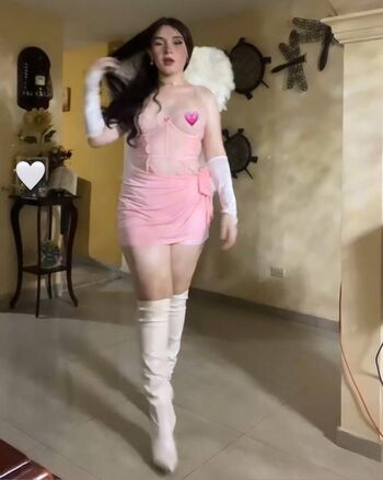 Estrella danielle image