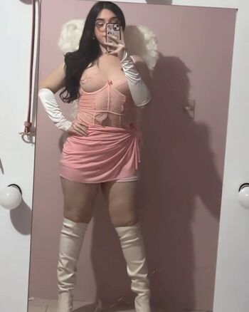 Estrella danielle image