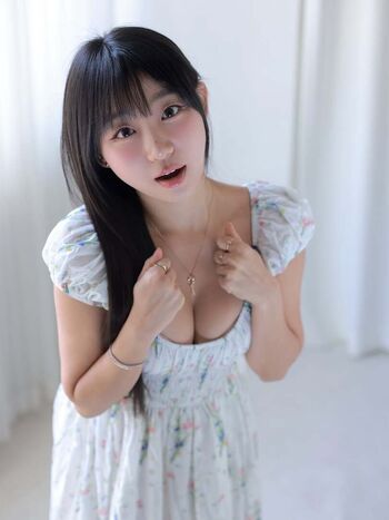 Eunji pyoapple 1 page 2 image