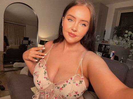Evelynwhite 1 image