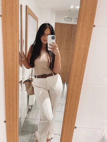 Evelynwhite 1 image