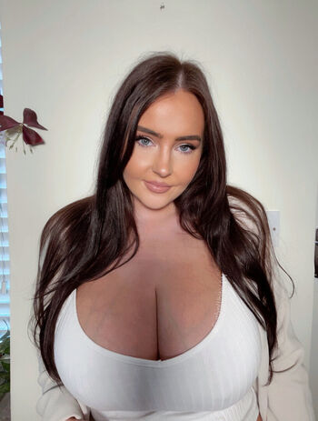 Evelynwhite 1 image
