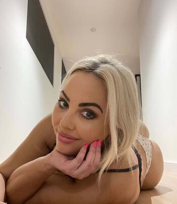 Evie leana image