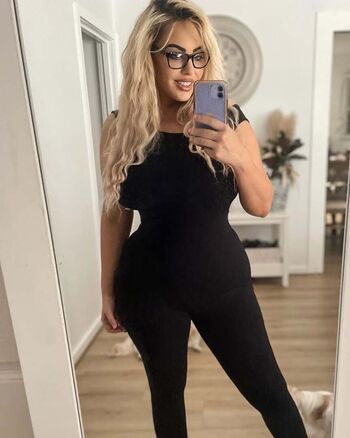 Evie leana image
