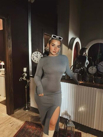 Ezgi ergenc page 3 image