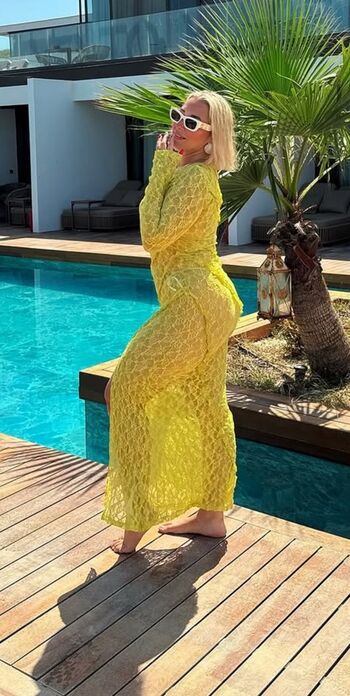 Ezgi ergenc page 3 image