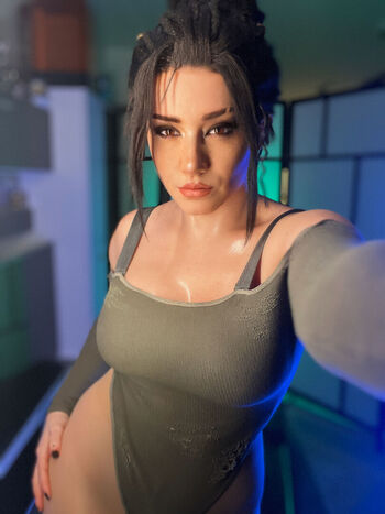 Ezy summers cosplay image