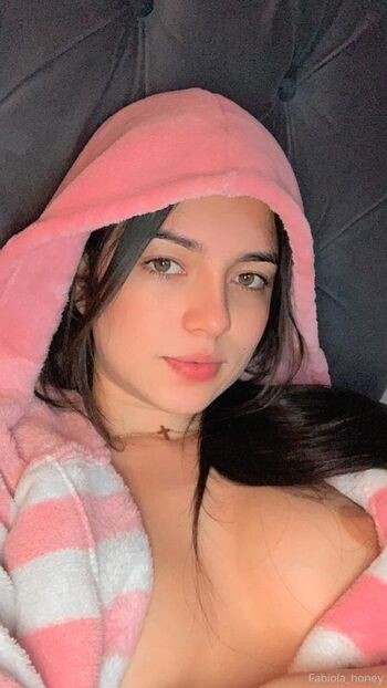 Fabiola honey 1 image