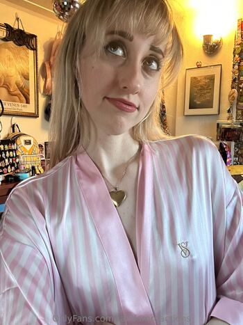 Fandomreactions image