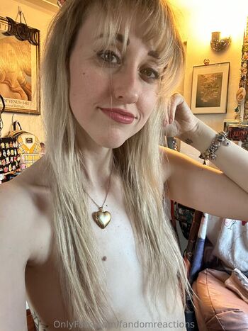 Fandomreactions image