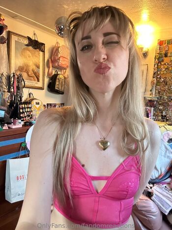 Fandomreactions image