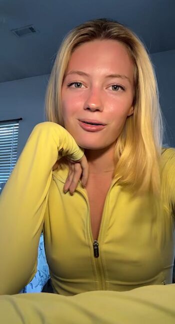 Fangbarbie image