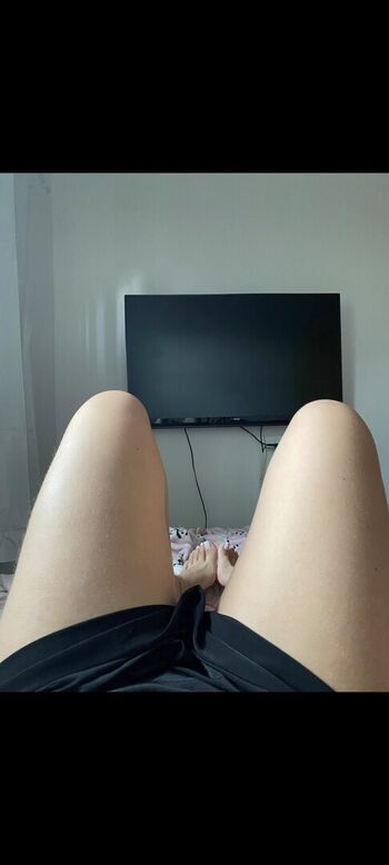 Feet mirella image
