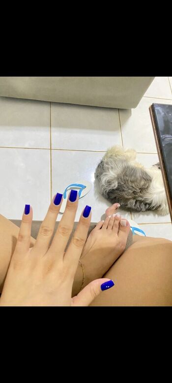 Feet mirella image