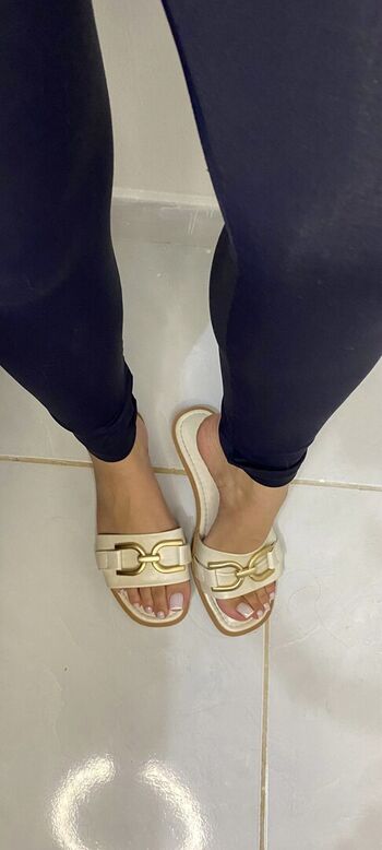 Feet mirella image