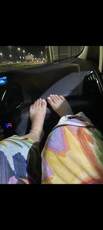Feet mirella image