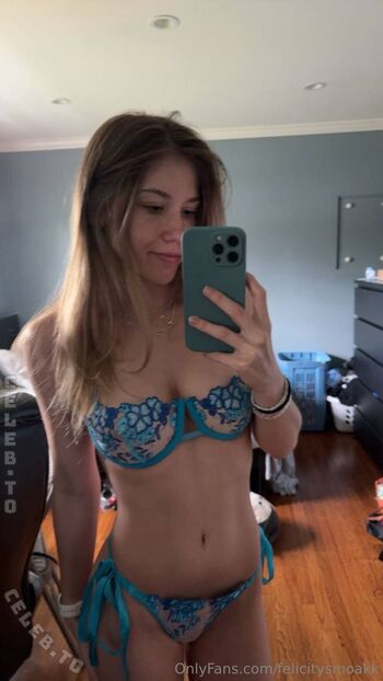 Felicity smoak 1 image