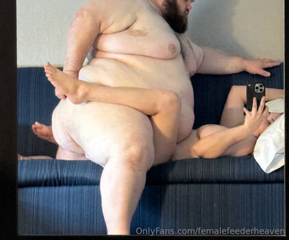 Femalefeederheaven image