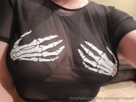 Femalefeederheaven image