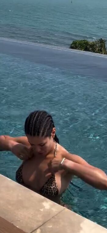 Fernanda 4ever image