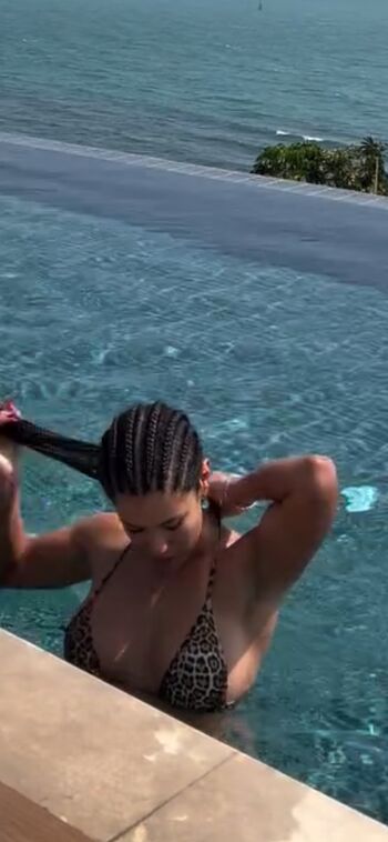 Fernanda 4ever image