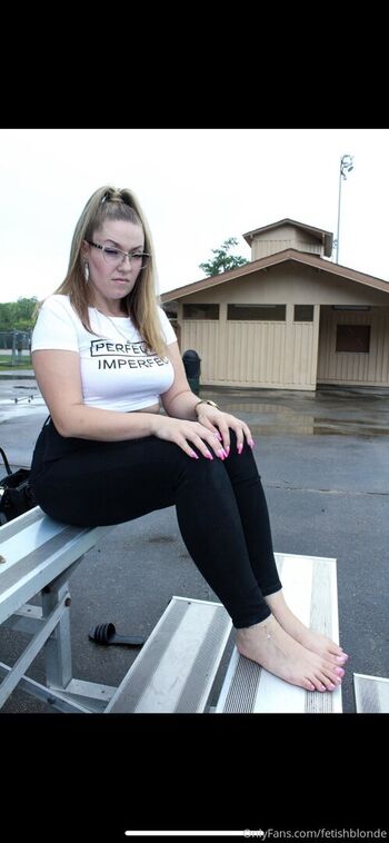 Fetishblonde
