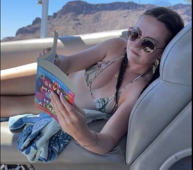 Fictionalshenanigans image