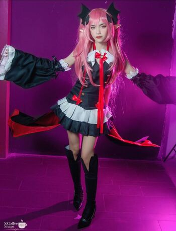 Filipina cosplayers image