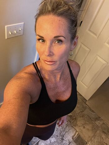 Fitsexylakecpl image