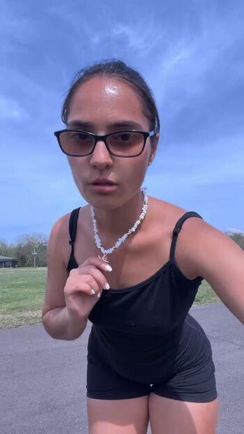 Fizzypeach irl image