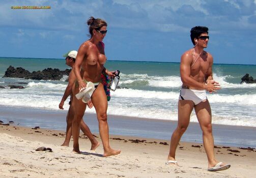 Flagras Em Praia