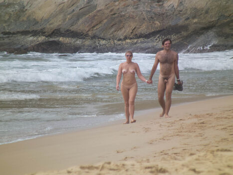 Flagras em praia image