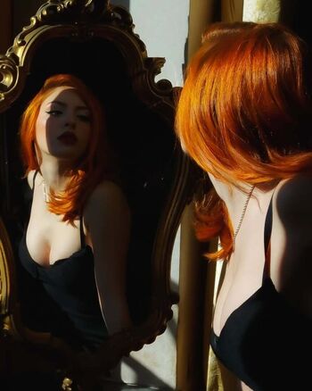 Fleur de lys asmr image