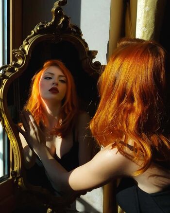 Fleur de lys asmr image