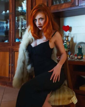 Fleur de lys asmr image