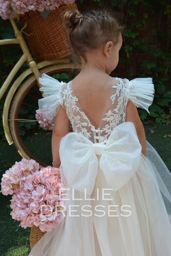 Flowergirl image