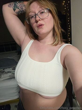 Foxy peaches image