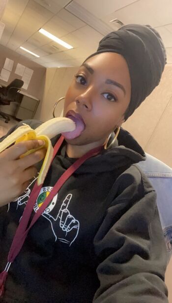 Fromfatmawithxoxo image