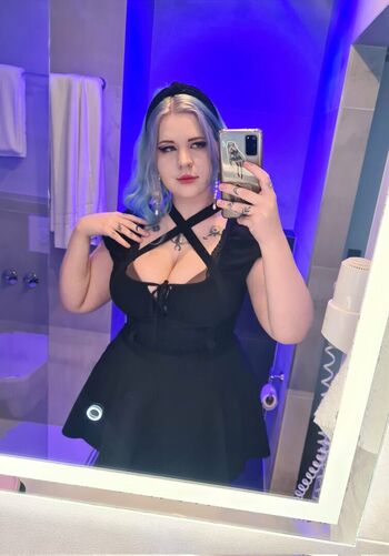 Fyly cosplays page 3 image